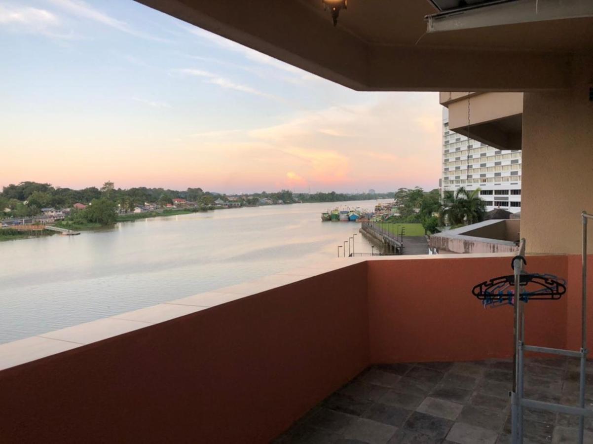 Riverbank Suites Waterfront 쿠칭 외부 사진