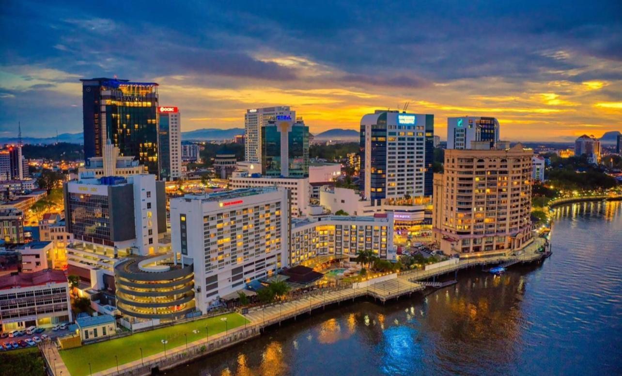 Riverbank Suites Waterfront 쿠칭 외부 사진