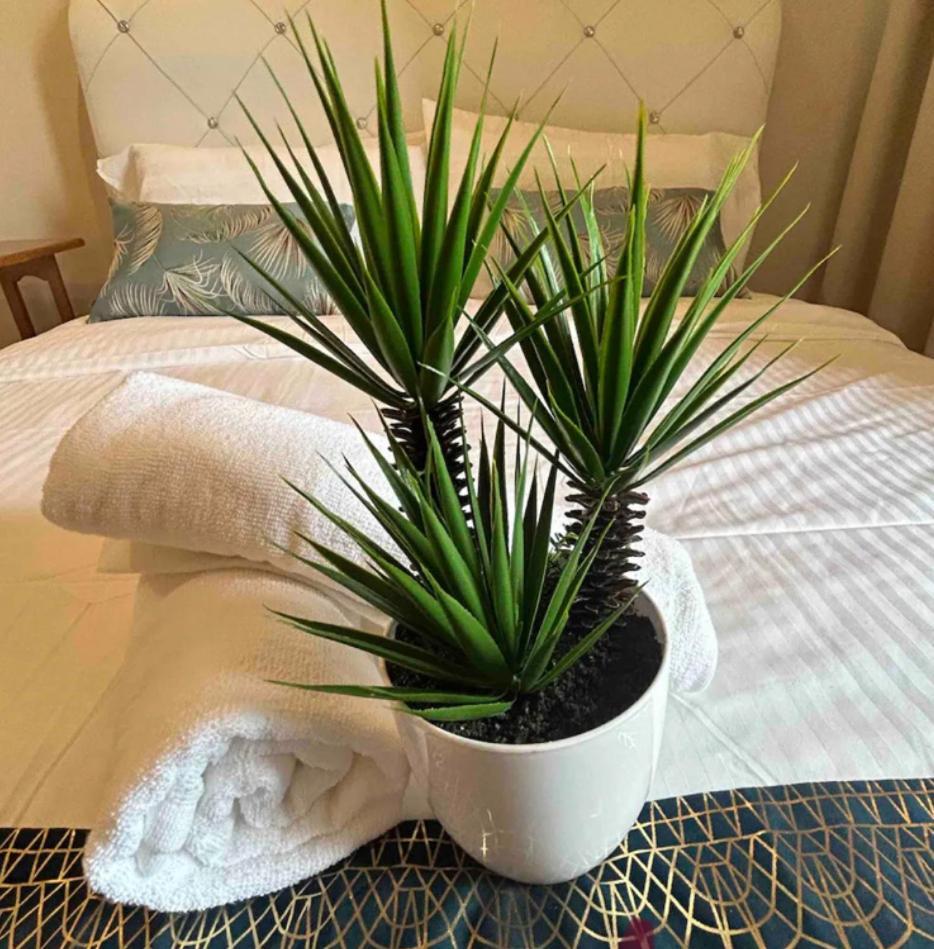 Riverbank Suites Waterfront 쿠칭 외부 사진