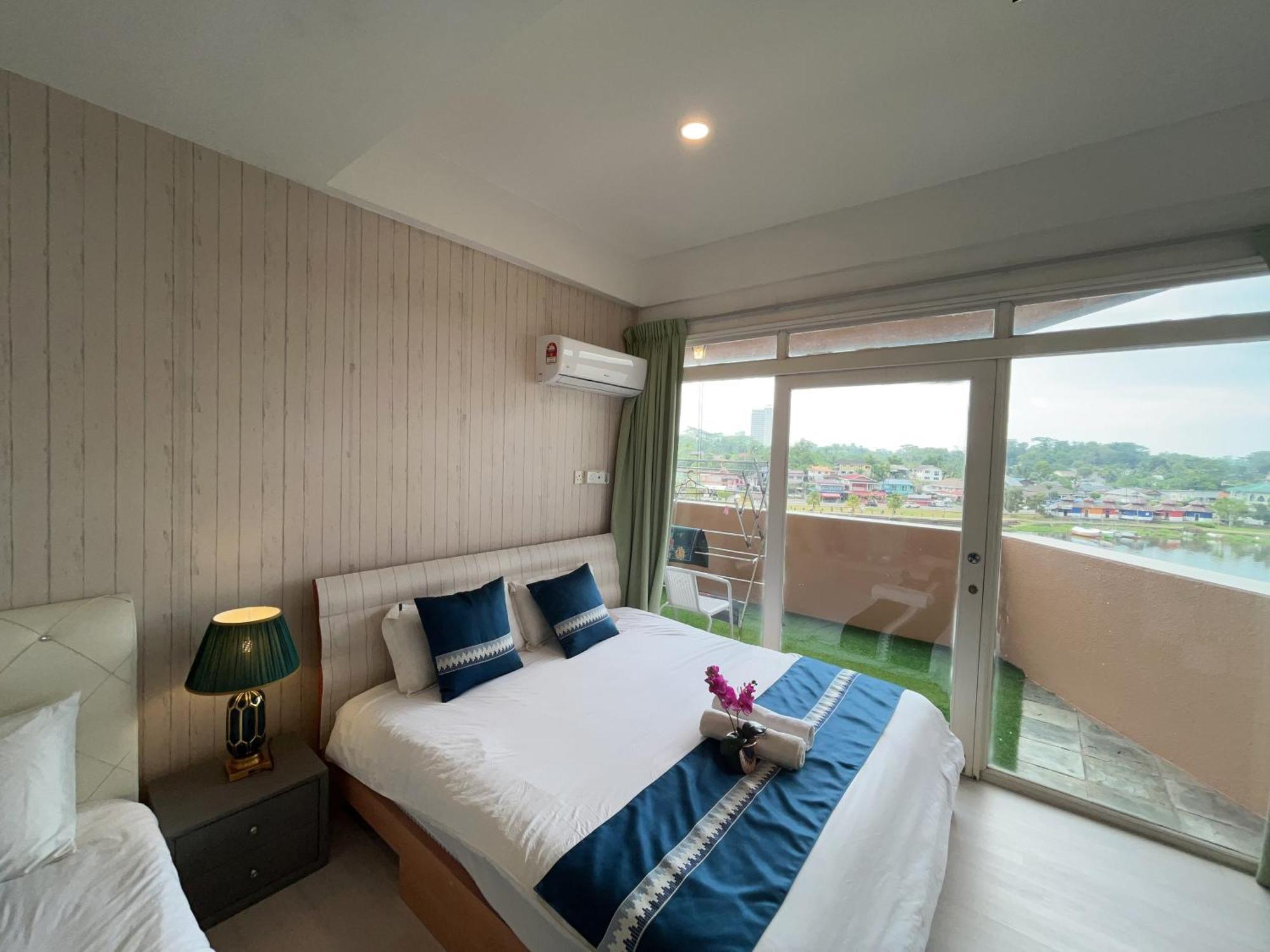 Riverbank Suites Waterfront 쿠칭 외부 사진