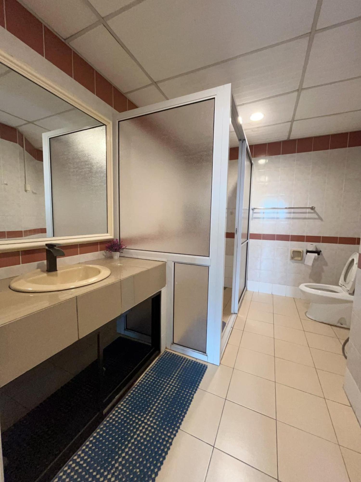 Riverbank Suites Waterfront 쿠칭 외부 사진