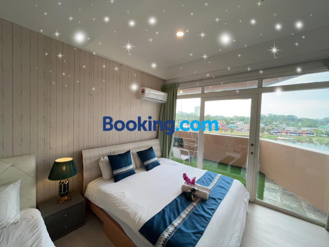 Riverbank Suites Waterfront 쿠칭 외부 사진